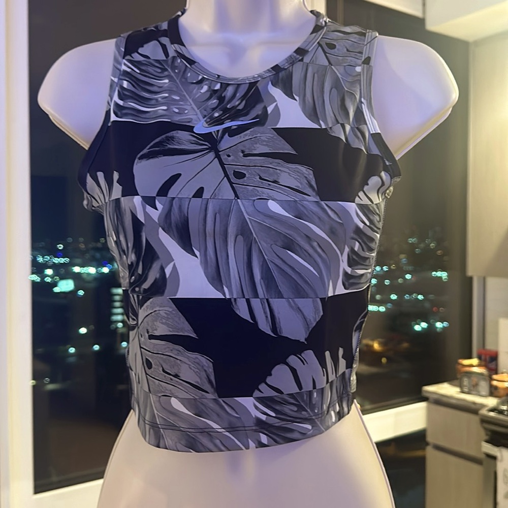 Crop Nike top active wear dri-fit